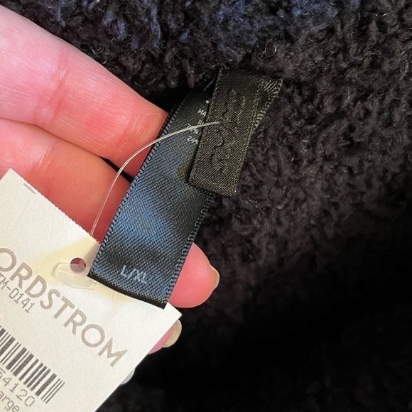 NWT SKIMS Cozy Knit Bouclé Shorts in Onyx L/XL - Picture 5 of 7